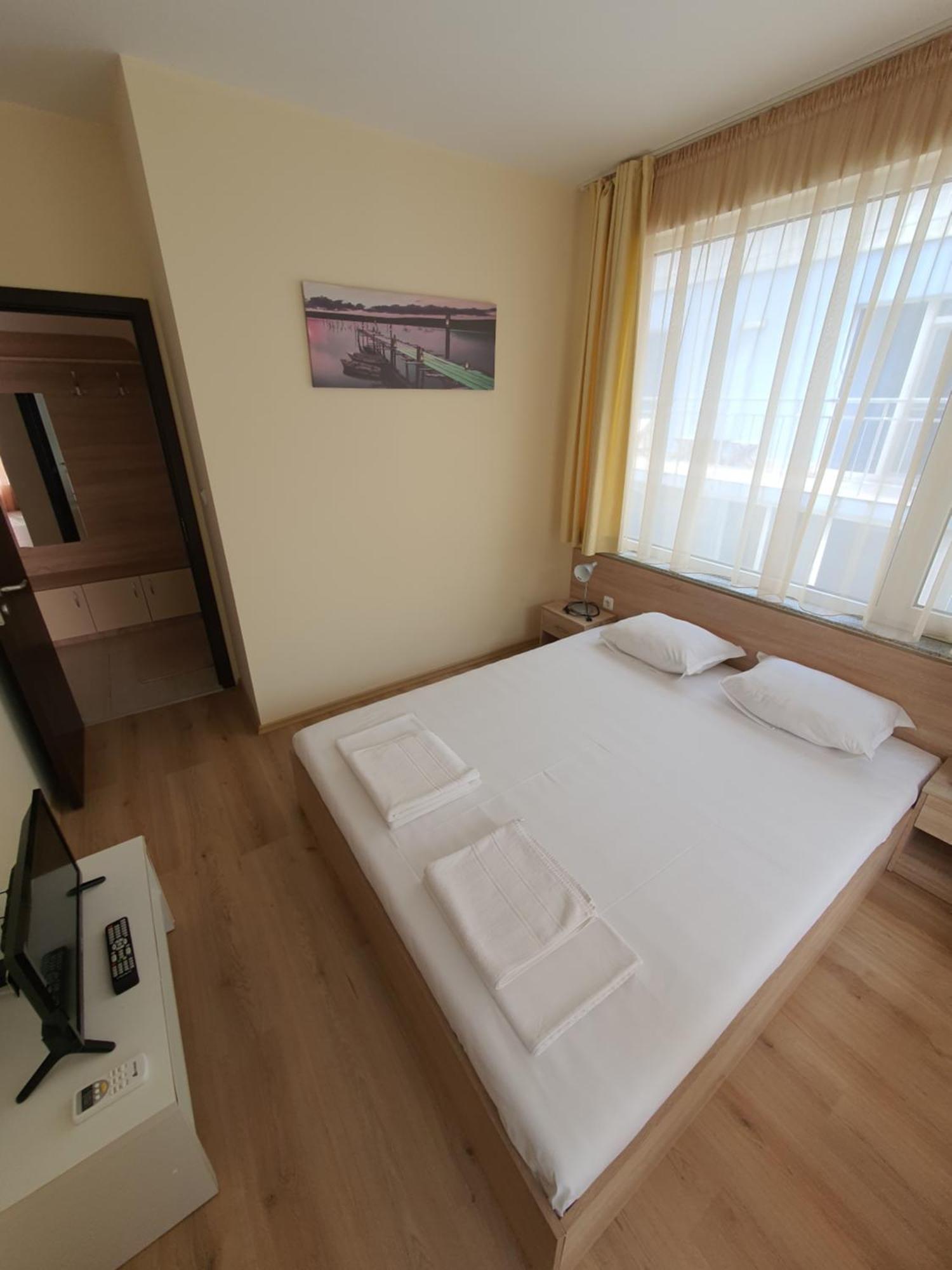 Таня 10 Apartment Pomorie Exterior photo